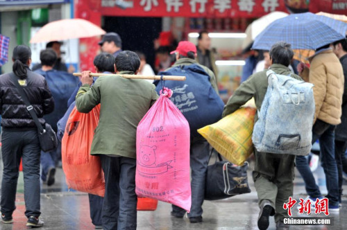 聚焦春節(jié)“恐歸族”：近鄉(xiāng)情怯，恐懼何來(lái)？(圖)